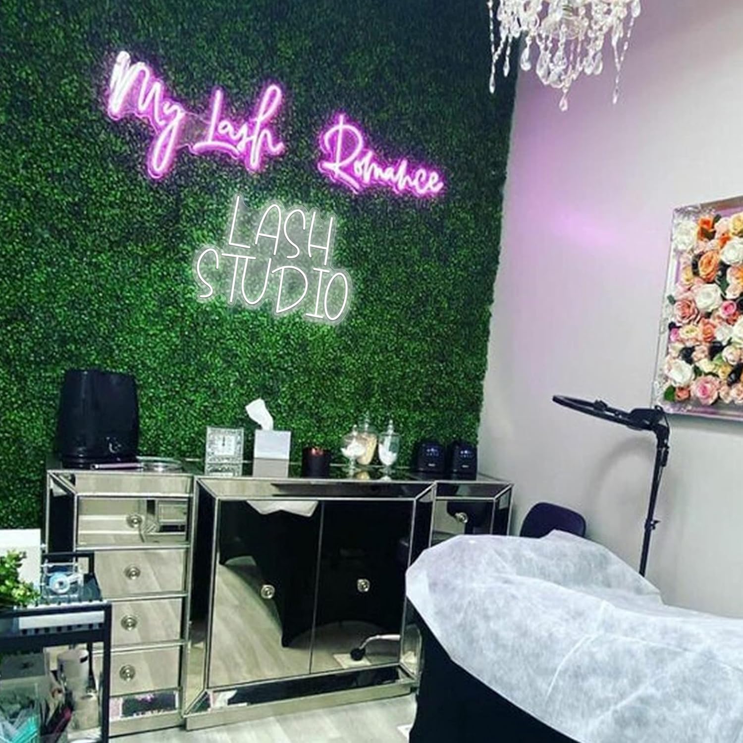 Lash Studio Neon Sign – LED Light for Beauty Salon & Lash Artist Decor - Deen neon