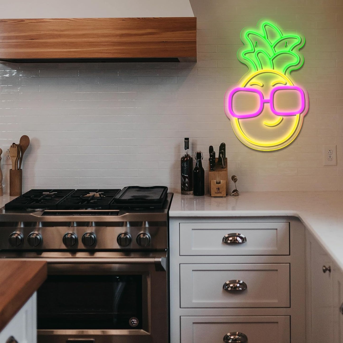 Pineapple Neon Sign with Sunglasses – Fun LED Light for Home & Bar Decor