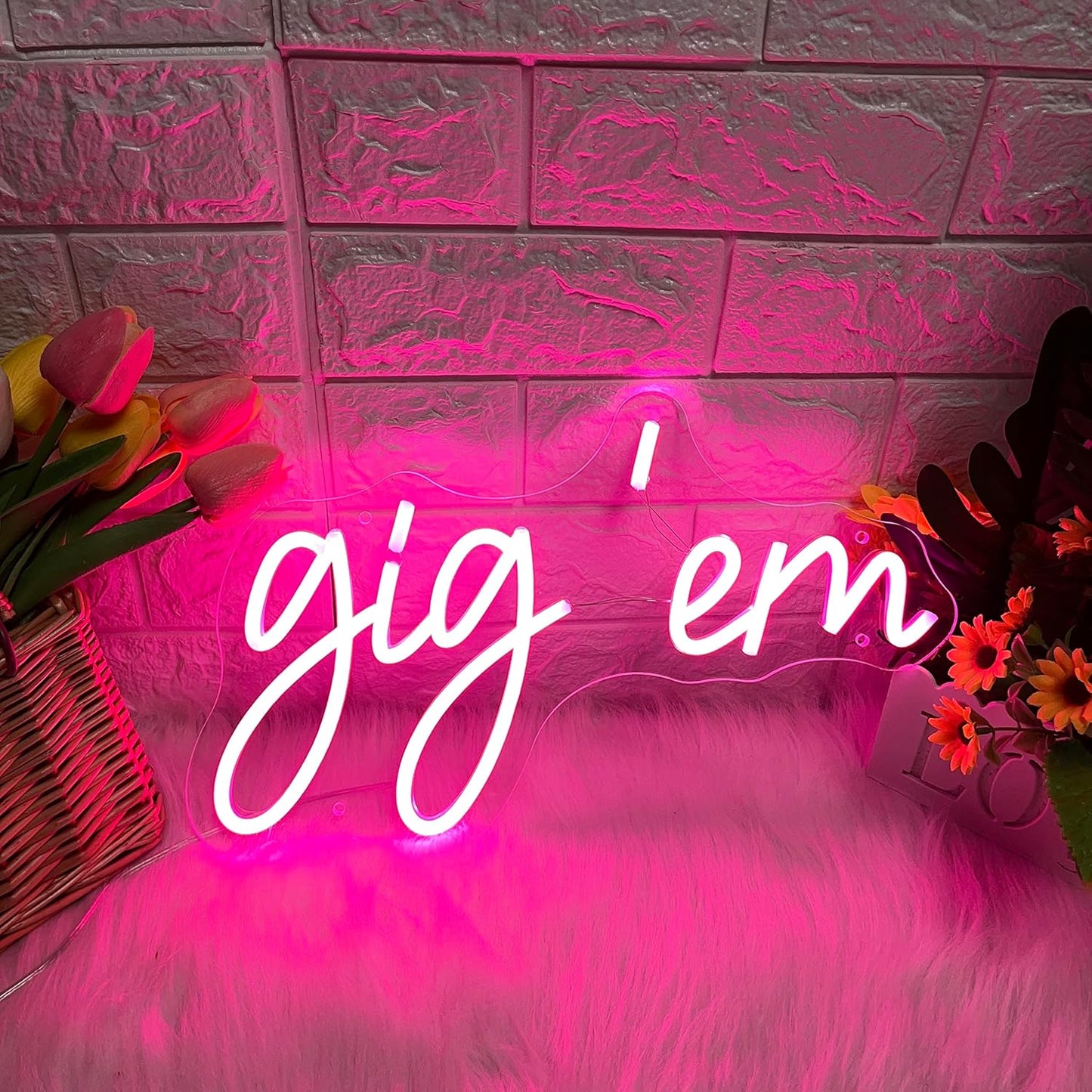 Gig 'Em Neon Sign - Pink LED Wall Light for Game Rooms, Dorms & Party Decor - Deen neon