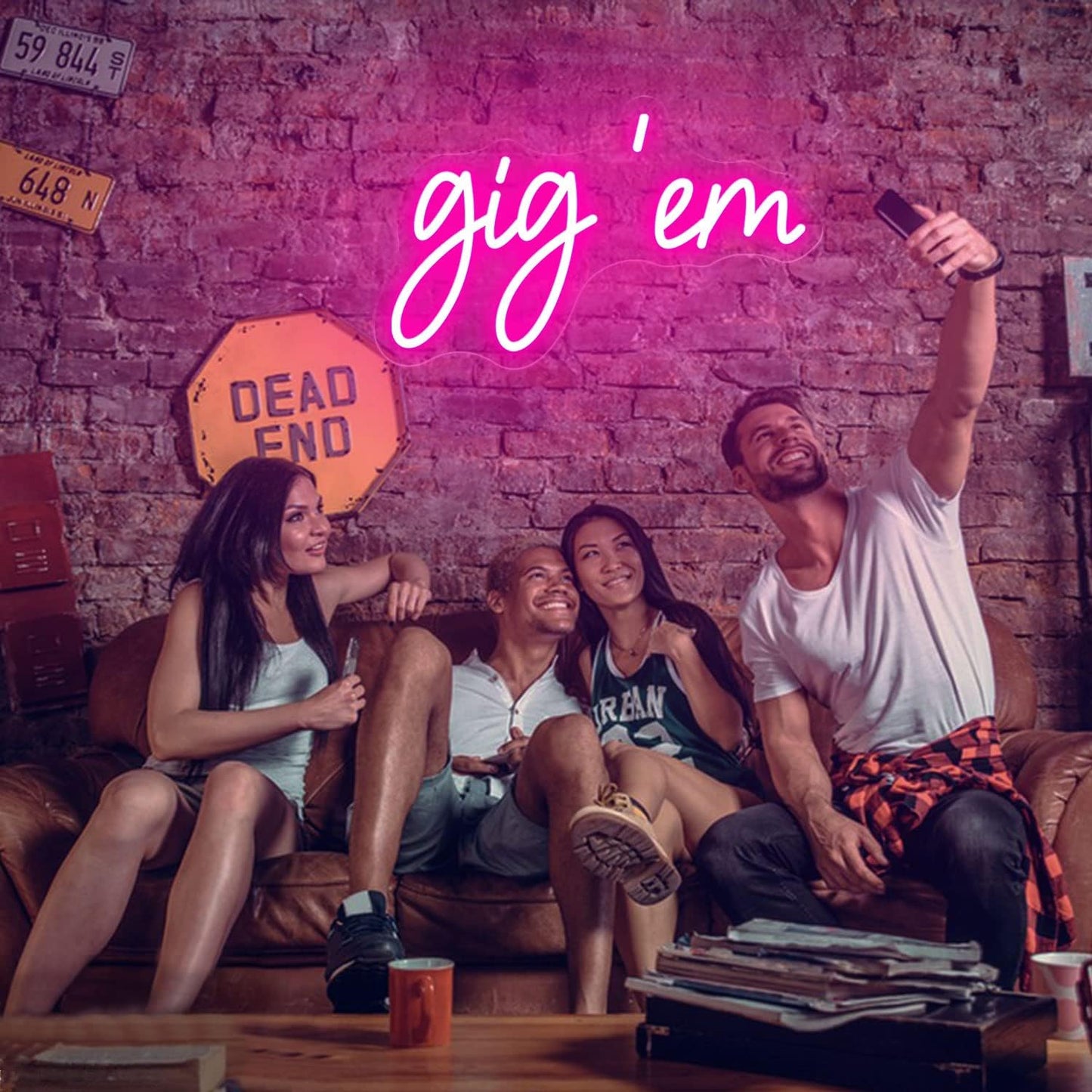 Gig 'Em Neon Sign - Pink LED Wall Light for Game Rooms, Dorms & Party Decor - Deen neon